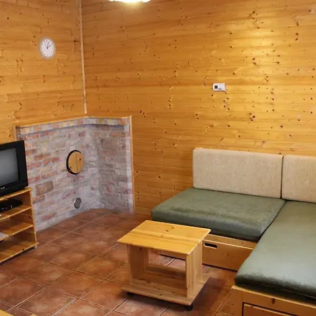 Baratsagos Fahazak Semesterpark Kehidakustány